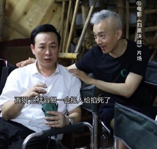 前央视主持人亚宁罕现身,51岁头发已全花白,如今身价上百亿