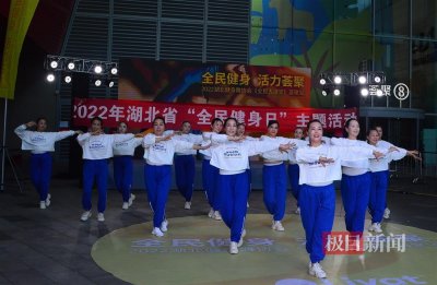 6支舞团广场“斗舞”,《中国龙》气势恢宏