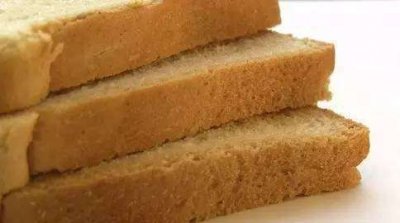 面包烤好要立即取出,烤面包后应该马上拿出来晾着吗?