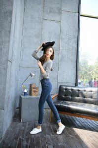 女生腿长是什么感觉?网友:腿长穿什么都好看