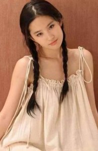 刘亦菲出道时有多撩人?演技堪称教科书版,网友:牺牲太大了