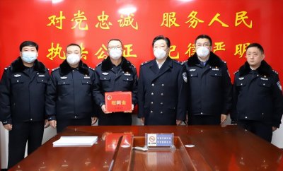 杨利军到清涧县公安局开展春节前走访慰问活动