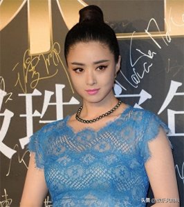 惊!41 岁蒋欣华丽蜕变瘦出巴掌脸,闪耀搜狐盛典,美有标准?