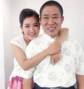 丑星杜旭东曾因外貌受调侃,却娶到美丽妻子,令人艳羡