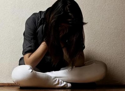 女护士被多次性侵后,为自保在隐私部位涂毒,致男子死亡,违法吗