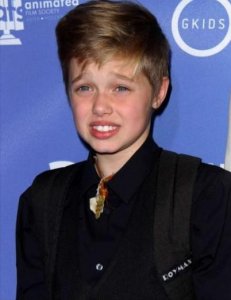 “正太萌妹”希洛:出生照曾卖410万美元,却因父母成好莱坞笑柄