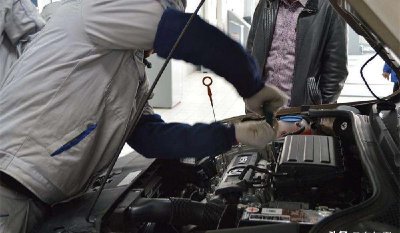 汽车玻璃水喷不出来是怎么回事(玻璃水不出水的原因)