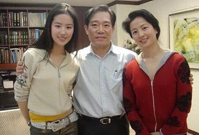 豪门总裁竟是刘亦菲生父,震惊35年神秘身份曝光!