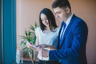 领导对异性下属有这些举动,说明他有了暧昧的小心思