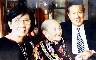 她19岁嫁人,活到了106岁,将13个儿女供成博士,一儿子闻名世界