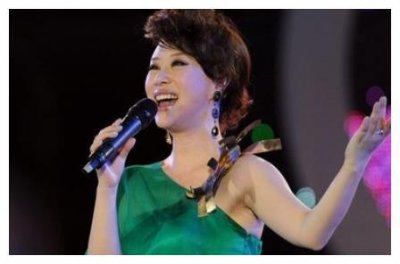 她是国家一级演员,曾9次登上春晚,嫁给老师未婚先育却被抛弃