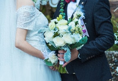 热点议论:十八岁结婚好吗?