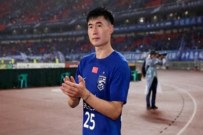 国脚邓涵文誓言为武汉而战,球迷感动:这才是足球的本色