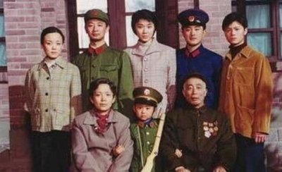 62岁老戏骨孙海英:亲生儿子去世23年,却替张丰毅养了12年的儿子